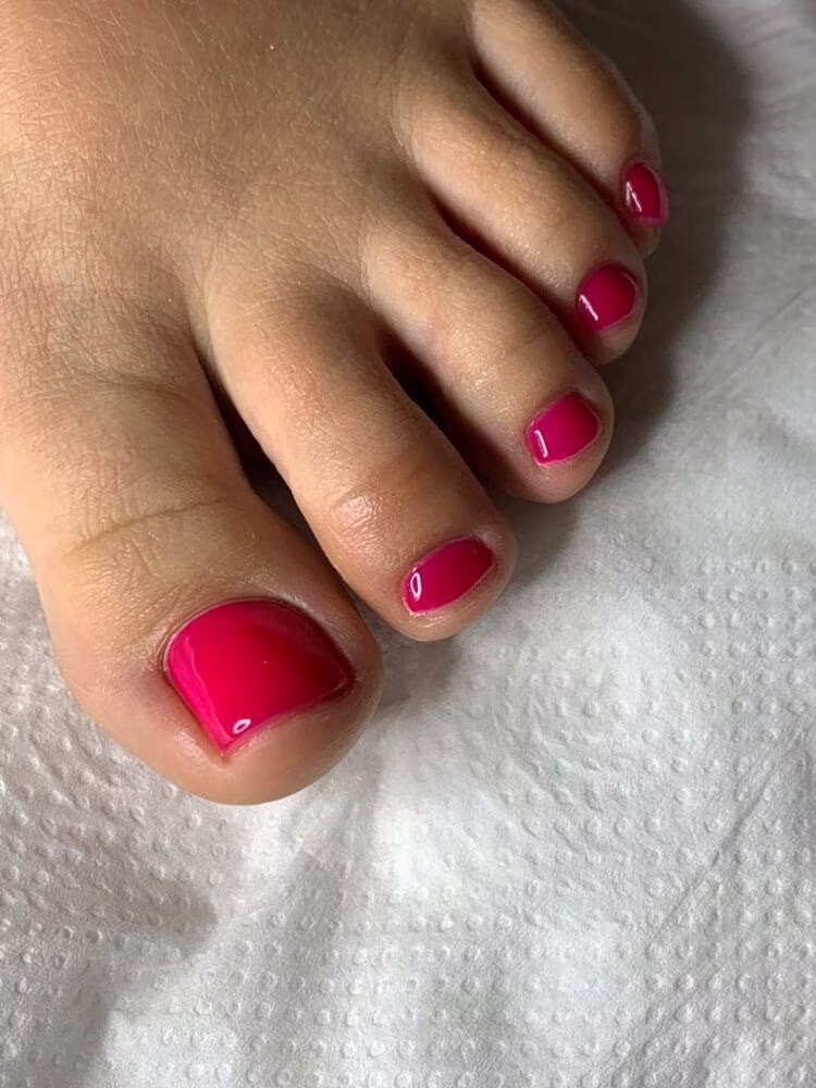 Pedicure z malowaniem paznokci - Klinika Urody MaDa Wrocław